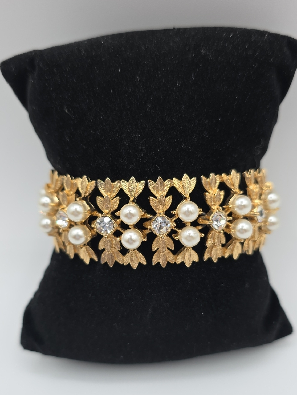 Sarah Coventry Gold Pearl & Crystal Floral Link Bracelet